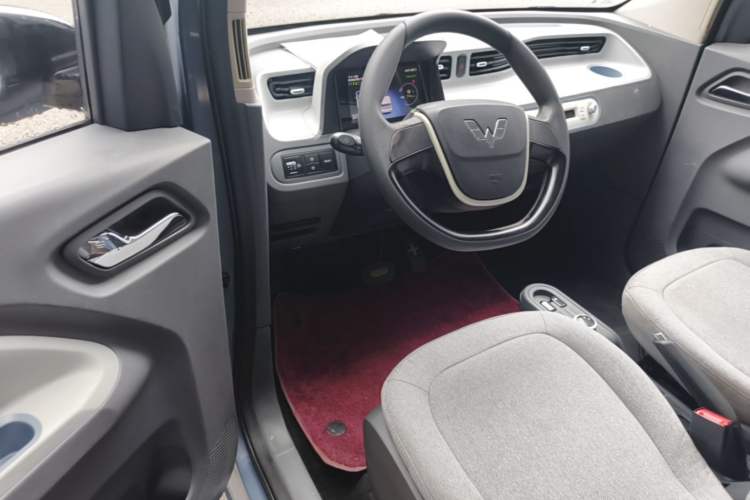 Used Wuling Hongguang MINIEV 2022 Macaron Premium Model – Lithium Iron Phosphate Driver Seat
