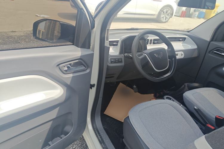 Used Wuling Hongguang MINIEV 2022 Macaron Premium Model – Lithium Iron Phosphate Driver Seat