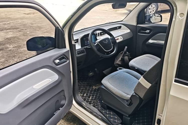 Used Wuling Hongguang MINIEV 2022 Macaron Premium Model – Lithium Iron Phosphate Driver Seat