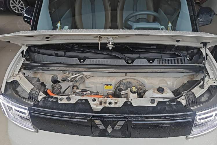 Used Wuling Hongguang MINIEV 2022 GAMEBOY 300km Enthusiast Model with Lithium Iron Phosphate Engine Bay