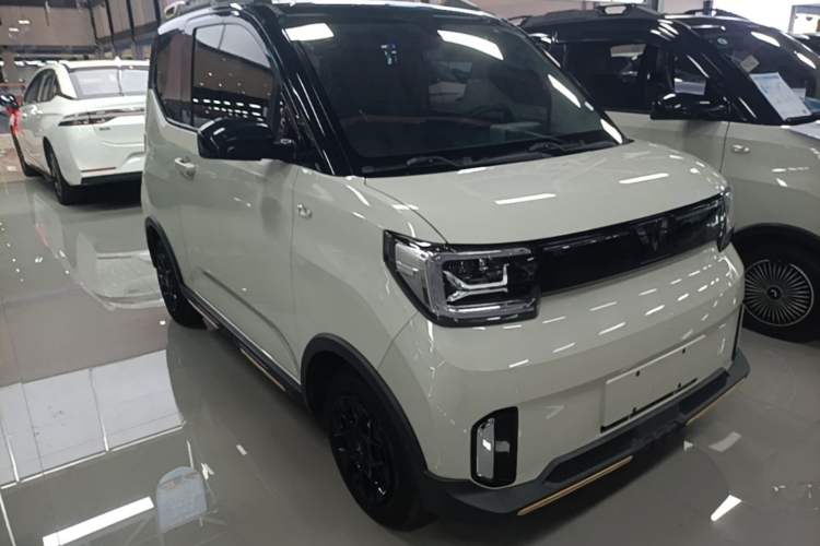 Used Wuling Hongguang MINIEV 2022 GAMEBOY 200km Gaming Edition with Lithium Iron Phosphate Exterior 1