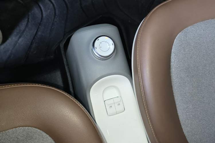 Used Wuling Hongguang MINIEV 2022 GAMEBOY 300km Enthusiast Model with Lithium Iron Phosphate Gear Lever