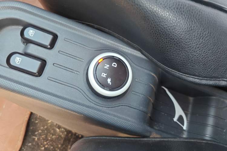 Used Wuling Hongguang MINIEV 2022 Macaron Fashion Edition Lithium-Nickel-Cobalt-Alpha-oxide Gear Lever