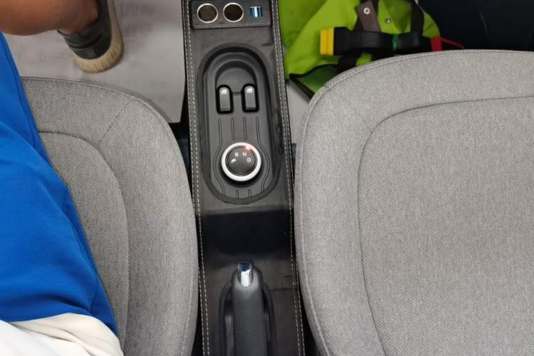 Used Wuling Hongguang MINIEV 2022 Macaron Premium Model – Lithium Iron Phosphate Gear Lever