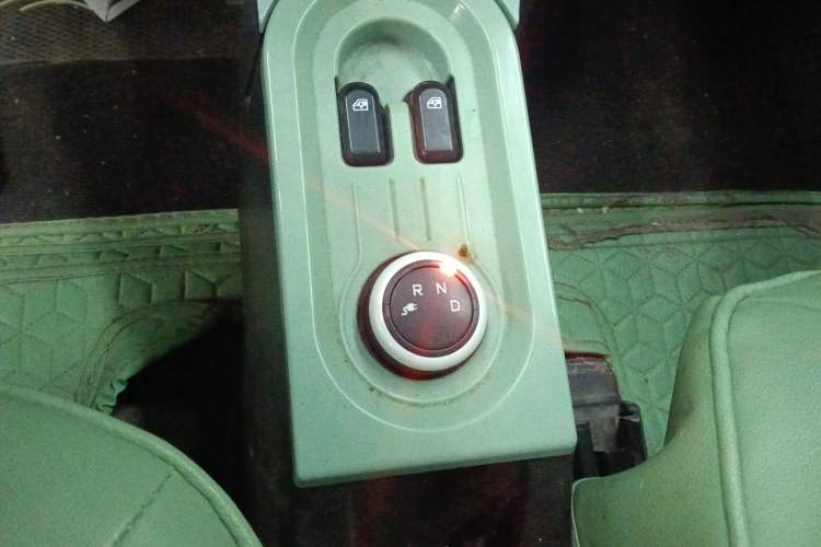 Used Wuling Hongguang MINIEV 2022 Macaron Premium Model – Lithium Iron Phosphate Gear Lever