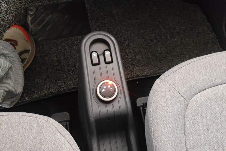 Used Wuling Hongguang MINIEV 2022 Macaron Fashion Edition Lithium-Nickel-Cobalt-Alpha-oxide Gear Lever