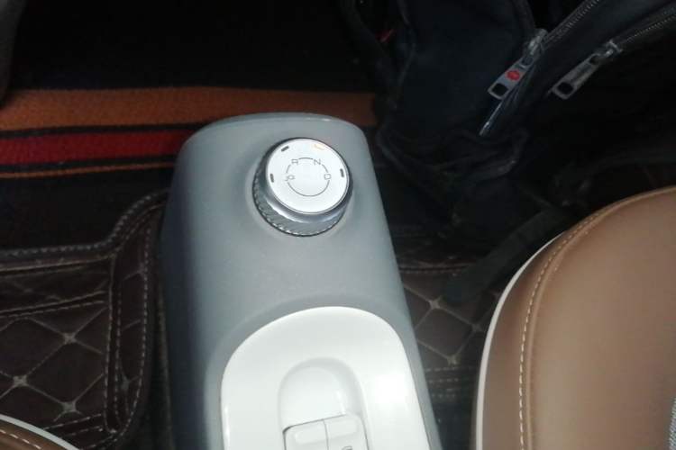 Used Wuling Hongguang MINIEV 2022 GAMEBOY 200km Gaming Edition with Lithium Iron Phosphate Gear Lever