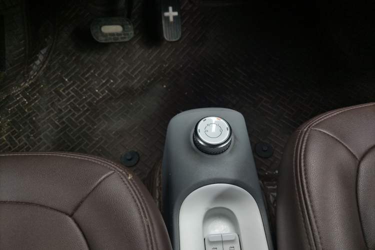 Used Wuling Hongguang MINIEV 2022 GAMEBOY 200km Play Edition with Lithium Iron Phosphate Gear Lever