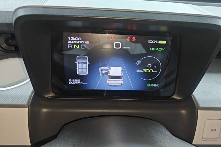 Used Wuling Hongguang MINIEV 2022 GAMEBOY 300km Enthusiast Model with Lithium Iron Phosphate Instrument Cluster
