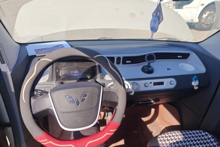 Used Wuling Hongguang MINIEV 2022 Macaron Fashion Edition Lithium-Nickel-Cobalt-Alpha-oxide Interior 2