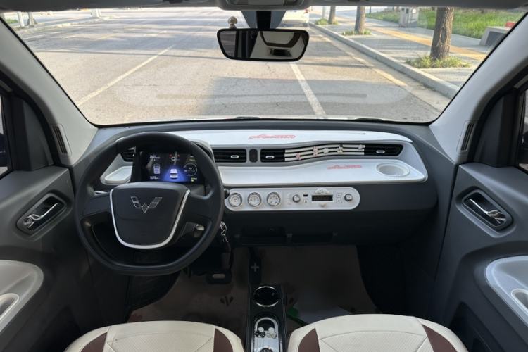 Used Wuling Hongguang MINIEV 2022 Macaron Premium Model – Lithium Iron Phosphate Interior 2
