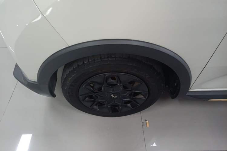 Used Wuling Hongguang MINIEV 2022 GAMEBOY 200km Gaming Edition with Lithium Iron Phosphate Left Front Wheel Hub