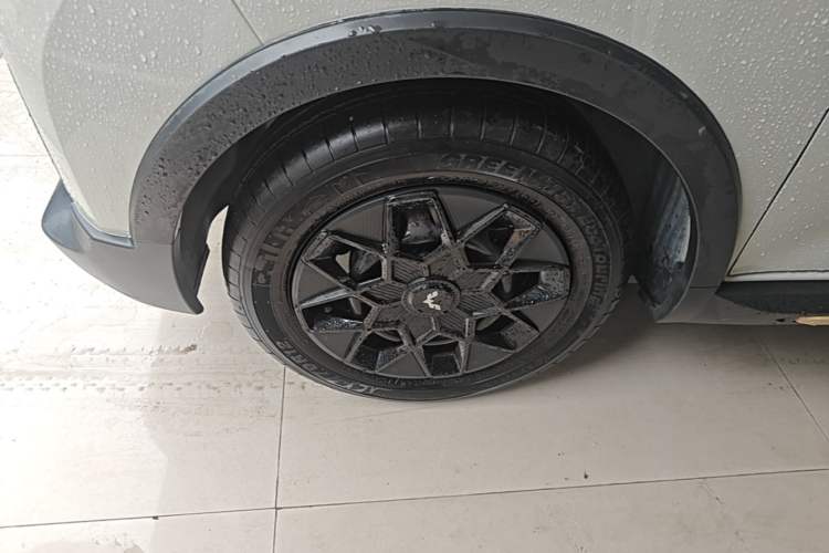 Used Wuling Hongguang MINIEV 2022 GAMEBOY 300km Enthusiast Model with Lithium Iron Phosphate Left Front Wheel Hub