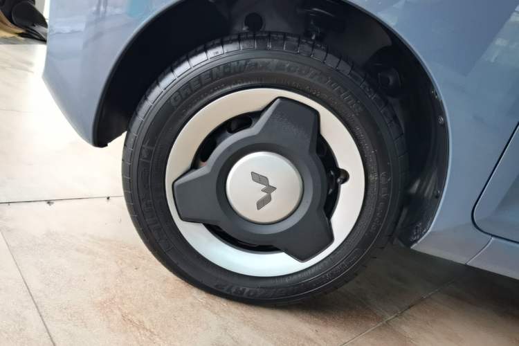 Used Wuling Hongguang MINIEV 2022 Macaron Premium Model – Lithium Iron Phosphate Left Front Wheel Hub