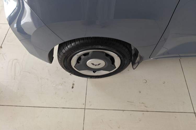 Used Wuling Hongguang MINIEV 2022 Macaron Fashion Edition Lithium-Nickel-Cobalt-Alpha-oxide Left Front Wheel Hub