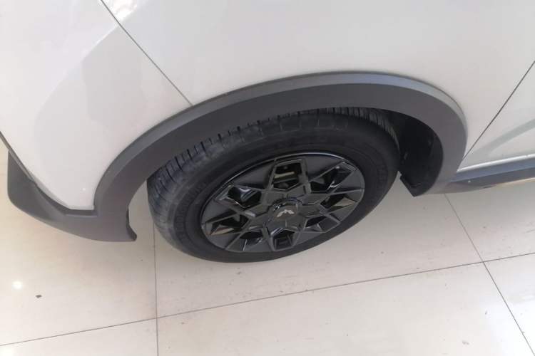 Used Wuling Hongguang MINIEV 2022 GAMEBOY 200km Gaming Edition with Lithium Iron Phosphate Left Front Wheel Hub
