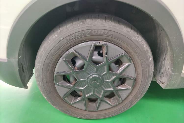 Used Wuling Hongguang MINIEV 2022 GAMEBOY 200km Play Edition with Lithium Iron Phosphate Left Front Wheel Hub