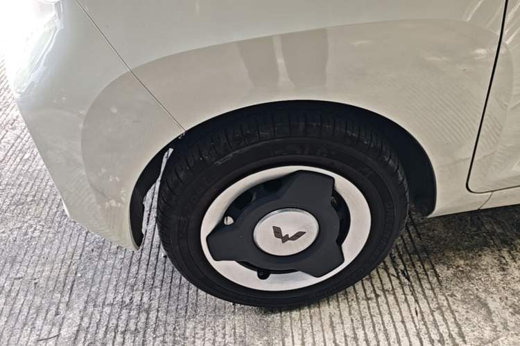 Used Wuling Hongguang MINIEV 2022 Macaron Premium Model – Lithium Iron Phosphate Left Front Wheel Hub