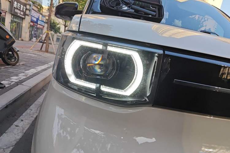 Used Wuling Hongguang MINIEV 2022 Zizai Version Lithium Iron Phosphate Right Front Headlight