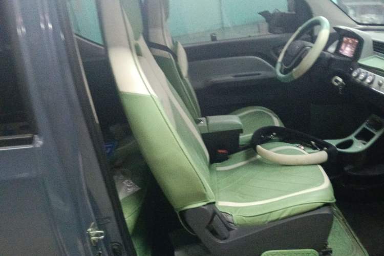 Used Wuling Hongguang MINIEV 2022 Macaron Premium Model – Lithium Iron Phosphate Right Front Seat
