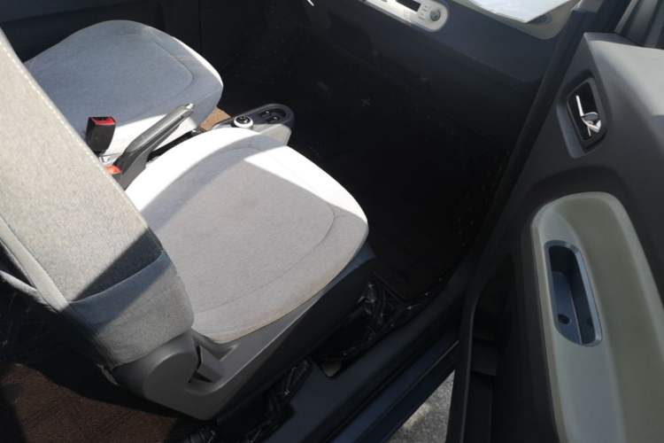 Used Wuling Hongguang MINIEV 2022 Macaron Premium Model – Lithium Ternary Battery Right Front Seat