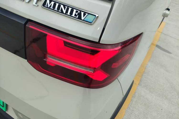 Used Wuling Hongguang MINIEV 2022 GAMEBOY 200km Gaming Edition with Lithium Iron Phosphate Right Rear Taillight