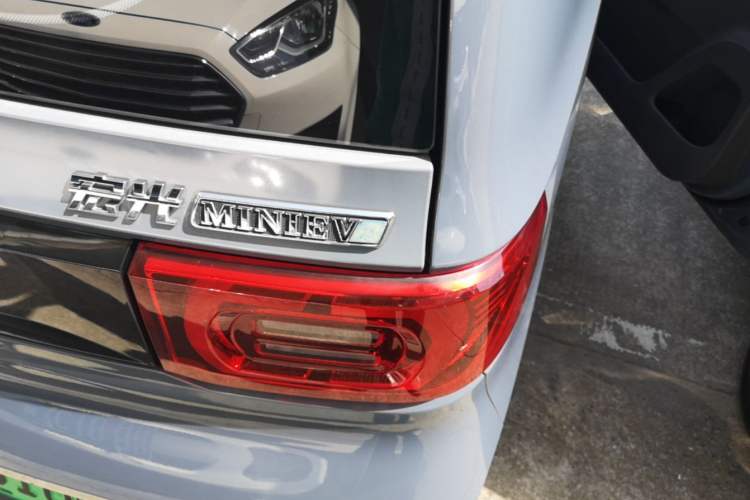 Used Wuling Hongguang MINIEV 2022 Macaron Premium Model – Lithium Ternary Battery Right Rear Taillight