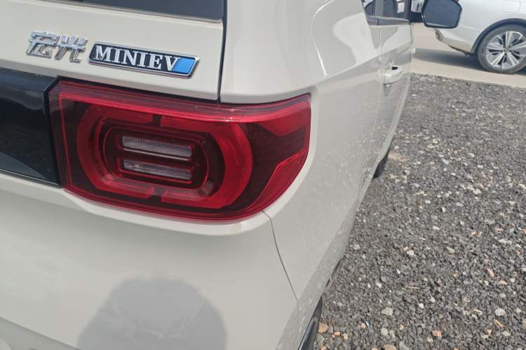 Used Wuling Hongguang MINIEV 2022 Macaron Premium Model – Lithium Iron Phosphate Right Rear Taillight