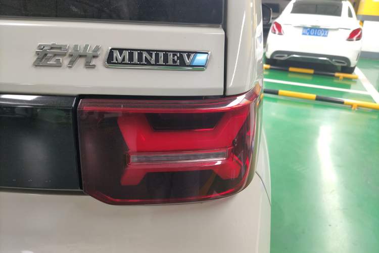 Used Wuling Hongguang MINIEV 2022 GAMEBOY 200km Play Edition with Lithium Iron Phosphate Right Rear Taillight
