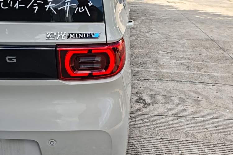 Used Wuling Hongguang MINIEV 2022 Macaron Premium Model – Lithium Iron Phosphate Right Rear Taillight