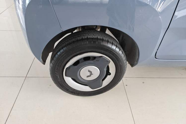 Used Wuling Hongguang MINIEV 2022 Macaron Fashion Edition Lithium-Nickel-Cobalt-Alpha-oxide Right Rear Wheel Hub