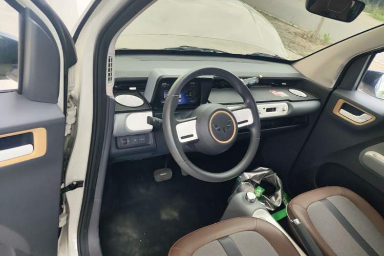 Used Wuling Hongguang MINIEV 2022 GAMEBOY 200km Gaming Edition with Lithium Iron Phosphate Steering Wheel