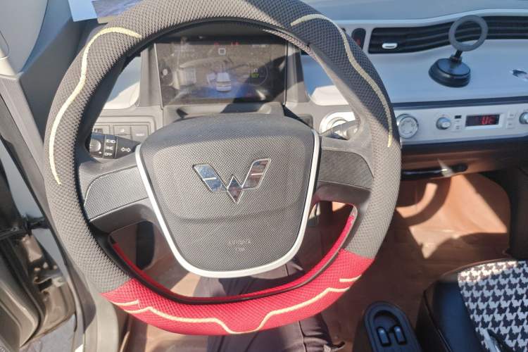 Used Wuling Hongguang MINIEV 2022 Macaron Fashion Edition Lithium-Nickel-Cobalt-Alpha-oxide Steering Wheel