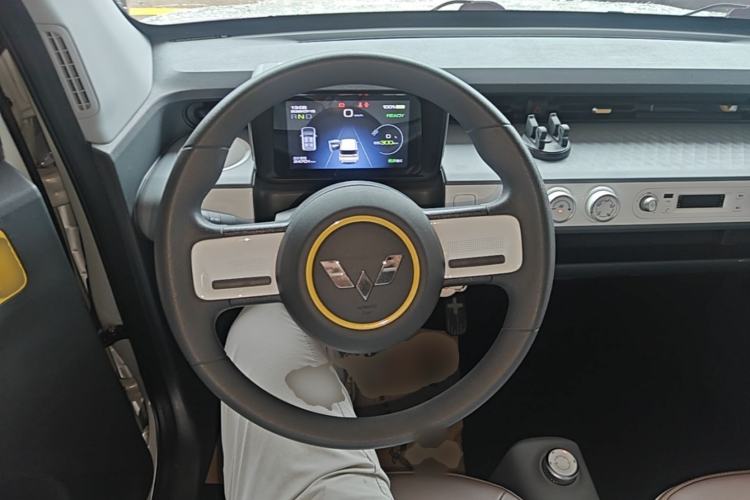 Used Wuling Hongguang MINIEV 2022 GAMEBOY 300km Enthusiast Model with Lithium Iron Phosphate Steering Wheel