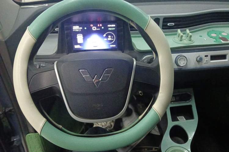Used Wuling Hongguang MINIEV 2022 Macaron Premium Model – Lithium Iron Phosphate Steering Wheel