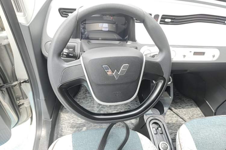 Used Wuling Hongguang MINIEV 2022 Macaron Premium Model – Lithium Iron Phosphate Steering Wheel