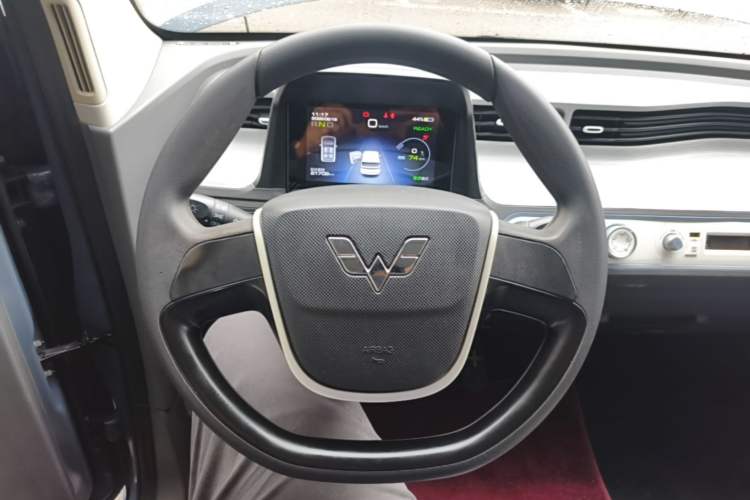 Used Wuling Hongguang MINIEV 2022 Macaron Premium Model – Lithium Iron Phosphate Steering Wheel