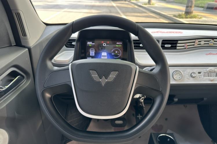 Used Wuling Hongguang MINIEV 2022 Macaron Premium Model – Lithium Iron Phosphate Steering Wheel