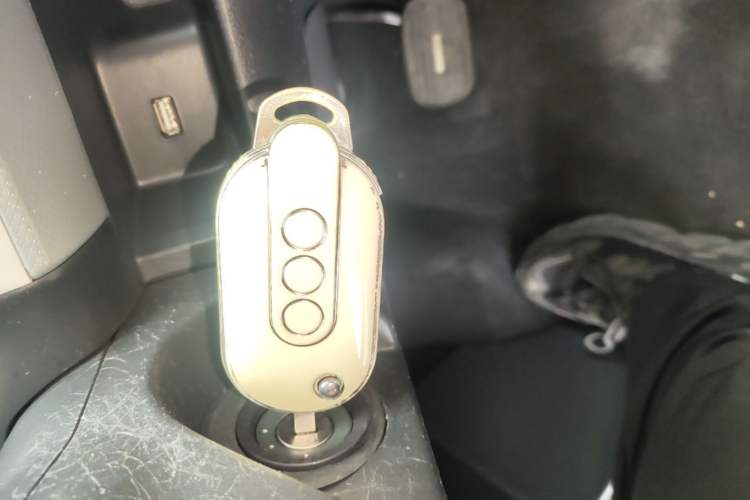 Used Wuling Hongguang MINIEV 2022 GAMEBOY 200km Gaming Edition with Lithium Iron Phosphate Vehicle Key