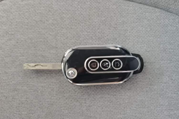Used Wuling Hongguang MINIEV 2022 Macaron Premium Model – Lithium Iron Phosphate Vehicle Key
