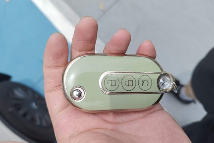 Used Wuling Hongguang MINIEV 2022 Macaron Premium Model – Lithium Iron Phosphate Vehicle Key