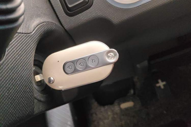 Used Wuling Hongguang MINIEV 2022 Macaron Fashion Edition Lithium-Nickel-Cobalt-Alpha-oxide Vehicle Key