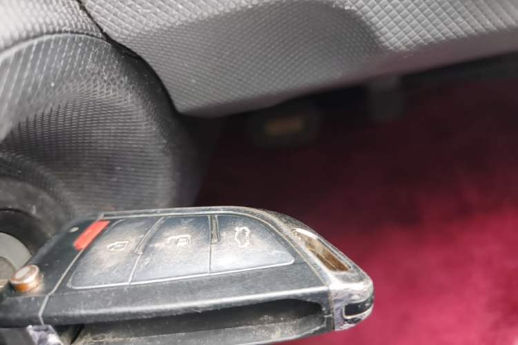 Used Wuling Hongguang MINIEV 2022 Macaron Premium Model – Lithium Iron Phosphate Vehicle Key