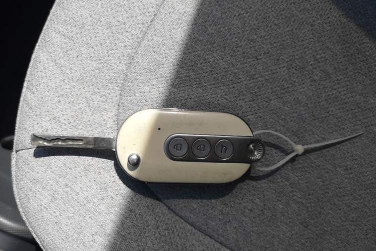 Used Wuling Hongguang MINIEV 2022 Macaron Premium Model – Lithium Ternary Battery Vehicle Key