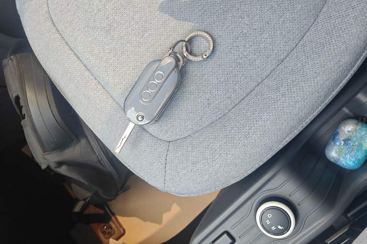 Used Wuling Hongguang MINIEV 2022 Macaron Premium Model – Lithium Iron Phosphate Vehicle Key