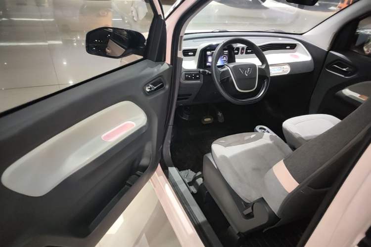 Used Wuling Hongguang MINIEV 2022 Macaron Premium Model – Lithium Iron Phosphate Driver Seat