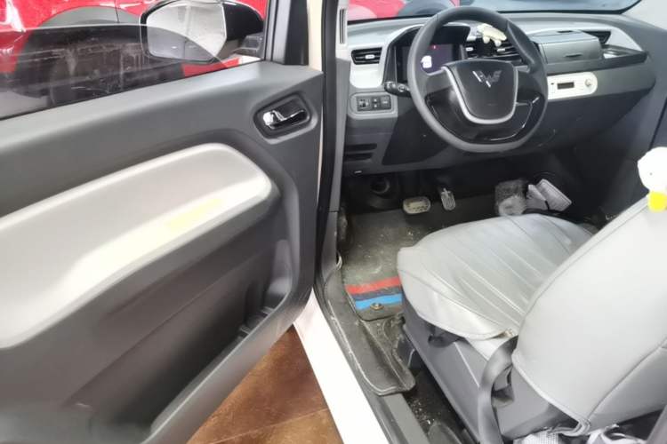 Used Wuling Hongguang MINIEV 2022 Macaron Fashion Edition Lithium-Nickel-Cobalt-Alpha-oxide Driver Seat