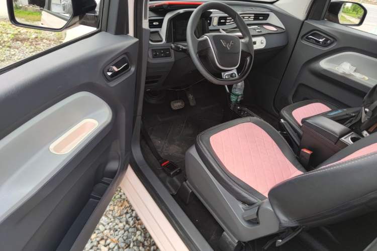 Used Wuling Hongguang MINIEV 2022 Macaron Premium Model – Lithium Iron Phosphate Driver Seat