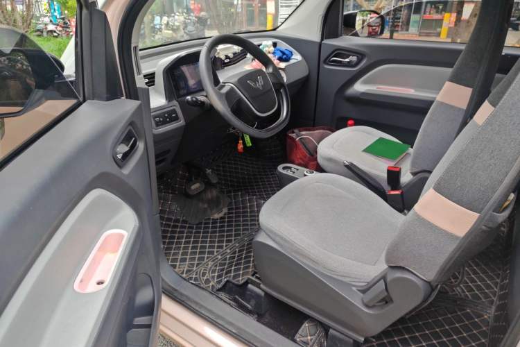 Used Wuling Hongguang MINIEV 2022 Macaron Premium Model – Lithium Iron Phosphate Driver Seat