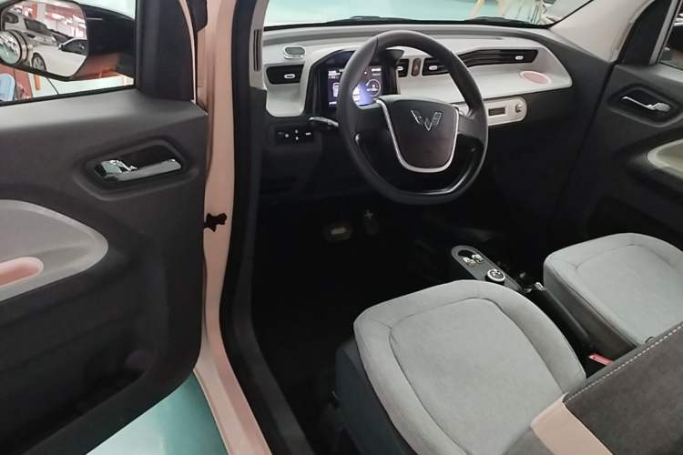 Used Wuling Hongguang MINIEV 2022 Macaron Premium Model – Lithium Iron Phosphate Driver Seat